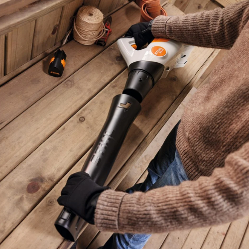 Akku-Laubbläser STIHL BGA 30 – Akku und Ladegerät inklusive