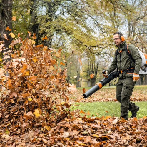 STIHL BR 800 C-E – Professioneller Benzin-Rucksack-Laubbläser